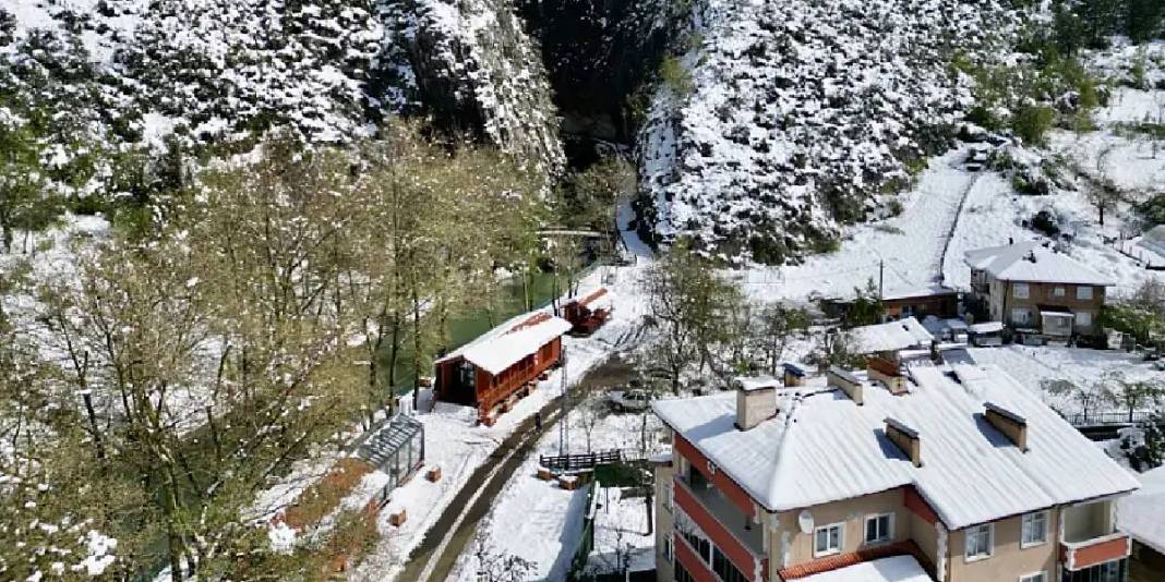 Kalbi kırıkların yeni rotası! Bayramlarda akın oluyordu, şimdi iyice dolup taşacak: Aşk acısını dindiren şelale tüm dillerde… 3